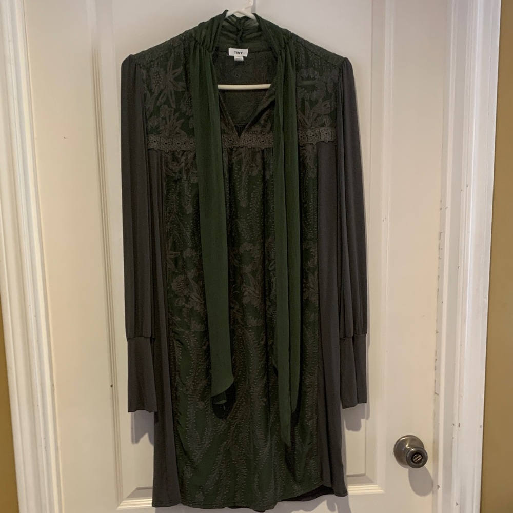 Green Long-Sleeve Tie-Neck Dress -
